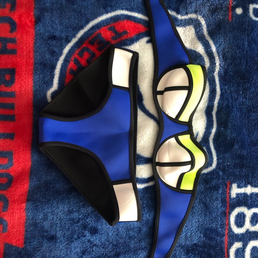 Top and bottom Triangl Bikini